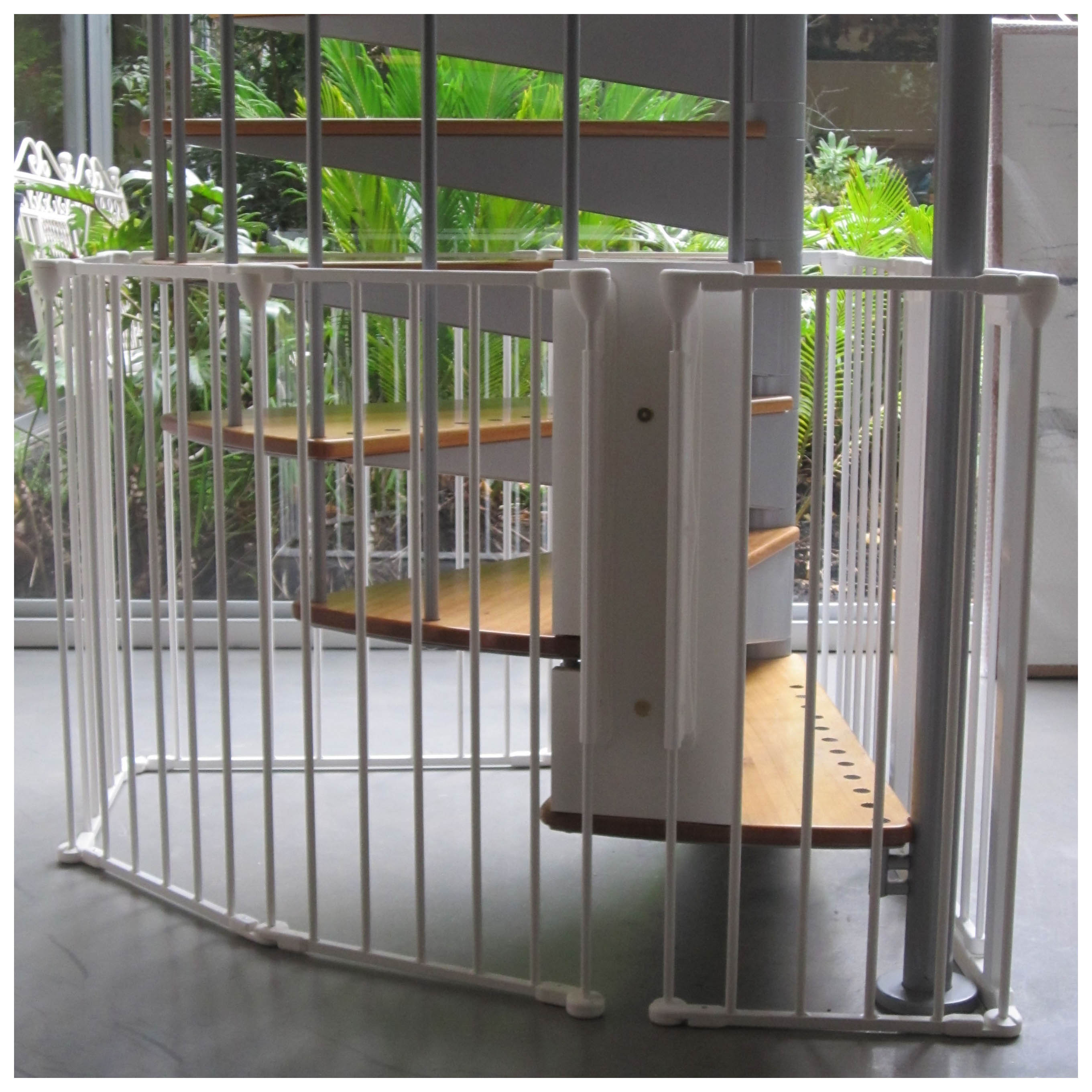 stair gate for spiral stairs